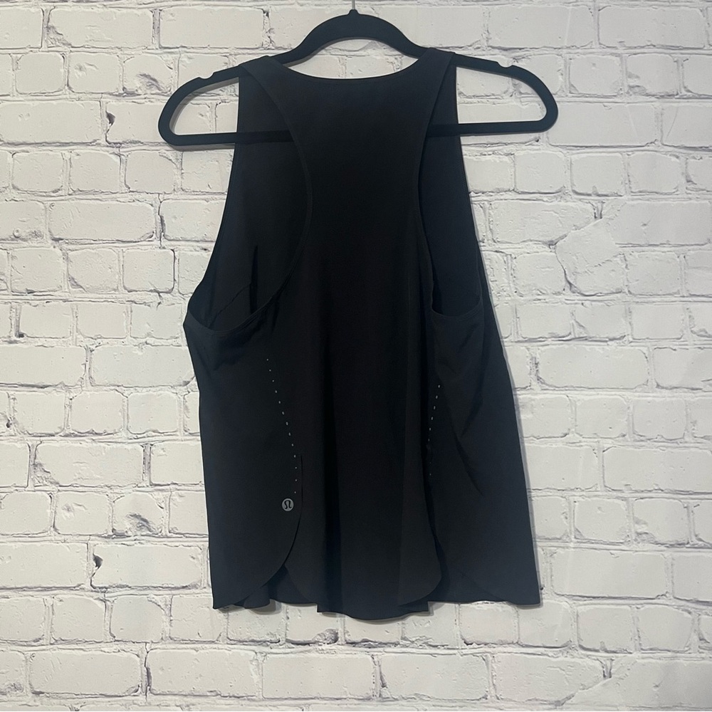 Lululemon Lightweight Stretch Running Tank Top
Black Sz 10 Reflective Athletic - Picture 5 of 7